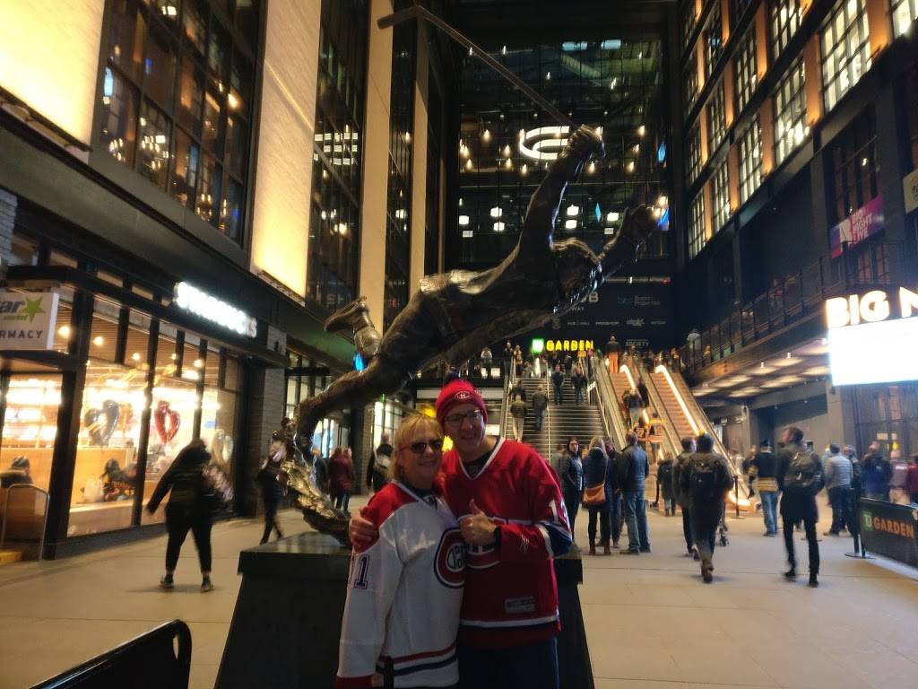 Boston Sports Grille | restaurant | 132 Canal St, Boston, MA 02114, USA | 8572847940 OR +1 857-284-7940