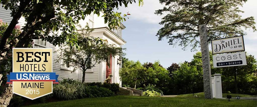 Coast Bar + Bistro | restaurant | 10 Water St, Brunswick, ME 04011, USA | 2073731824 OR +1 207-373-1824