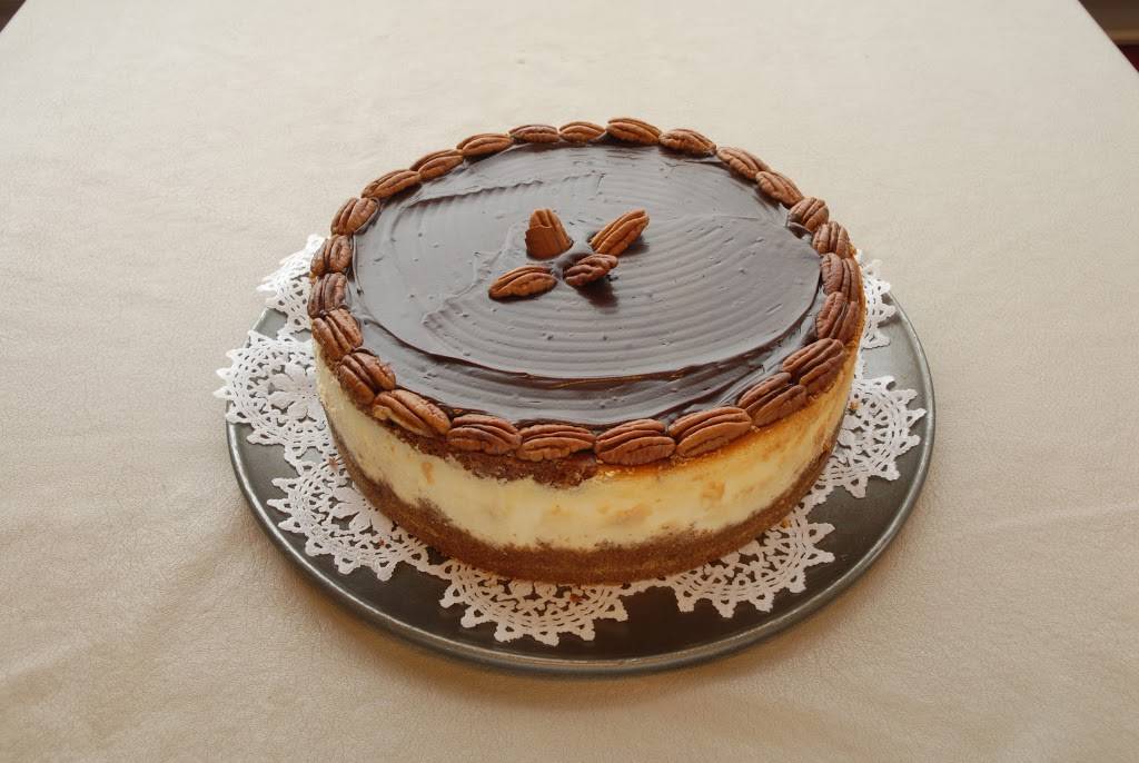 Lolas Bakery & Restaurant | bakery | 306 S 3rd Ave, Sturgeon Bay, WI 54235, USA | 9204735055 OR +1 920-473-5055