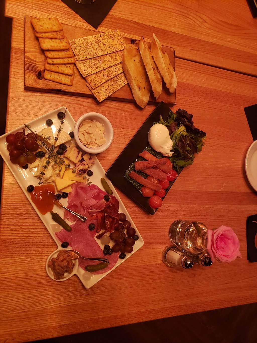 222 Union Restaurant and Bar | restaurant | 222 Union St, New Bedford, MA 02740, USA | 7747624406 OR +1 774-762-4406