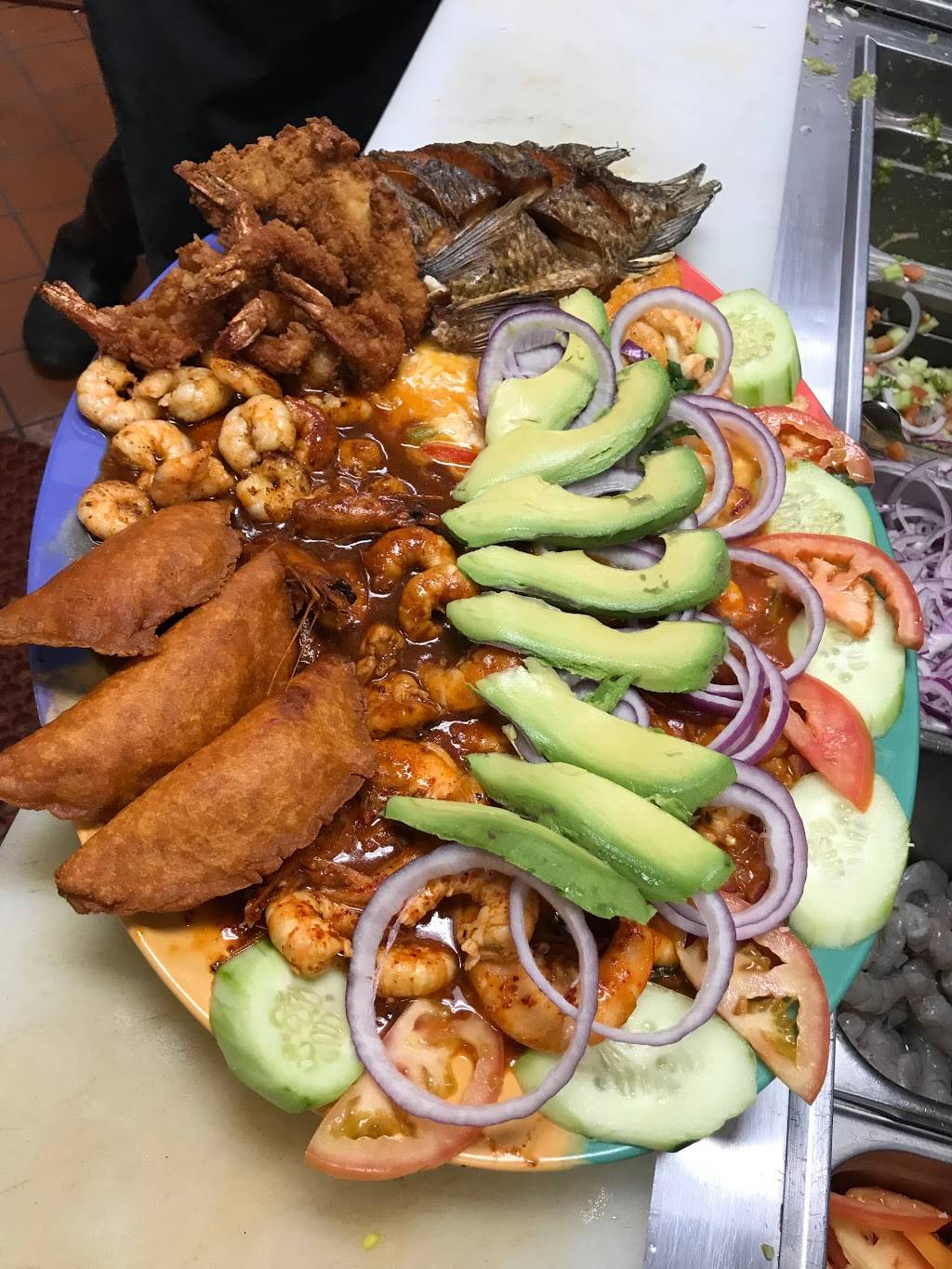 Mariscos La Casuela | restaurant | 1407 Padre St, Bakersfield, CA 93307, USA | 6616191631 OR +1 661-619-1631