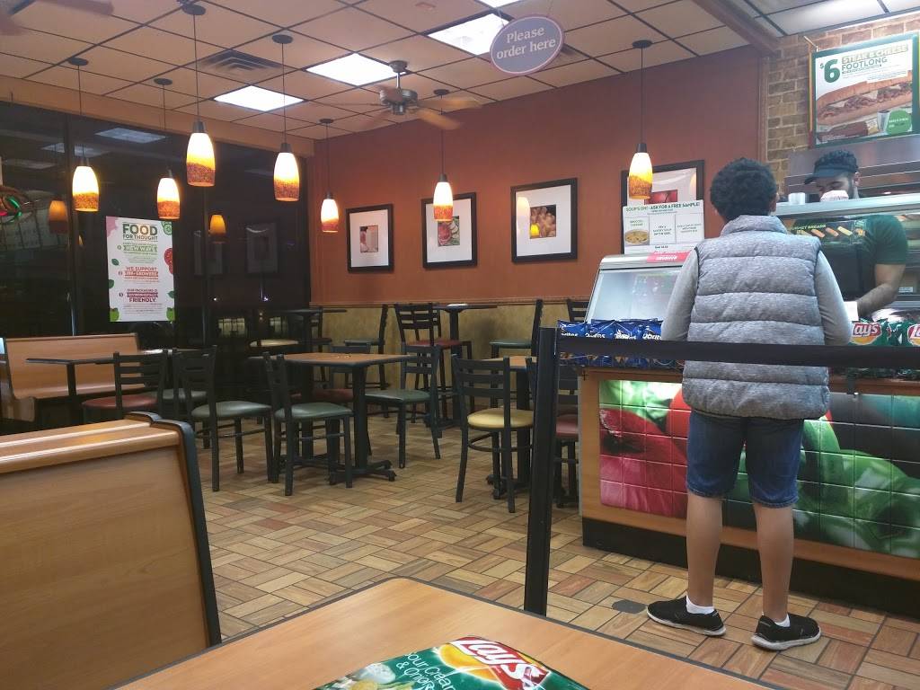 Subway | meal takeaway | 335 S Kings Dr, Charlotte, NC 28204, USA | 7043348272 OR +1 704-334-8272