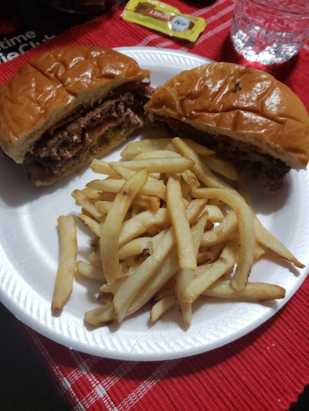 Wendys | restaurant | 4410 W Green Oaks Blvd, Arlington, TX 76016, USA | 6825874047 OR +1 682-587-4047