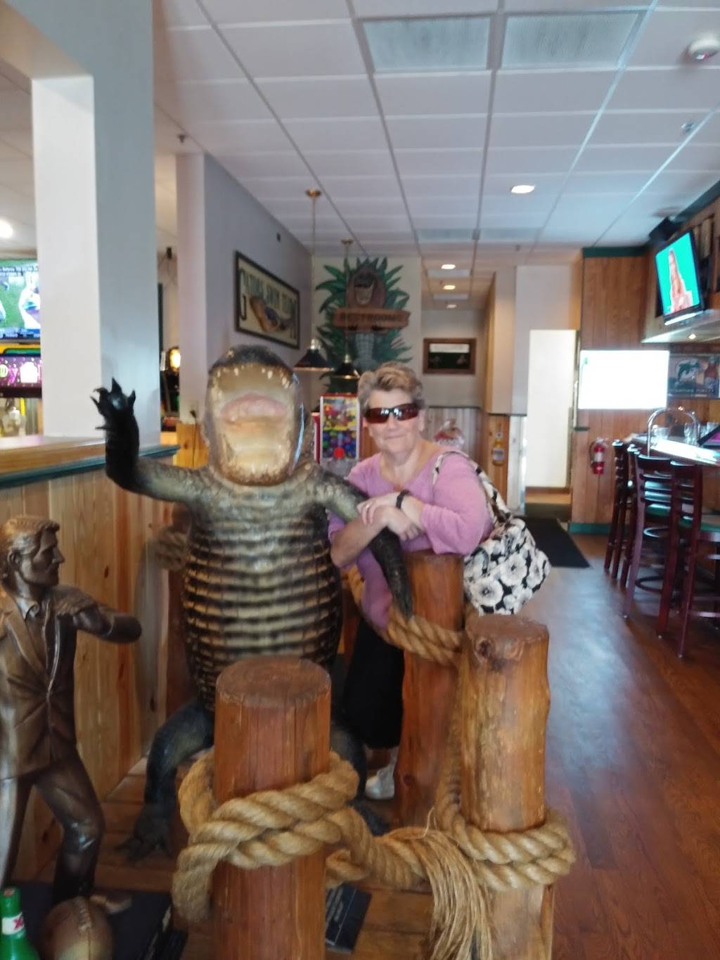 Gators Dockside Eustis | restaurant | 15241 US-441, Eustis, FL 32726, USA | 3523571255 OR +1 352-357-1255