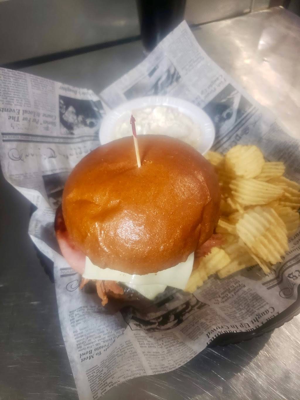 The Dog House | restaurant | 123 E Soo St, Parkers Prairie, MN 56361, USA | 2183382577 OR +1 218-338-2577