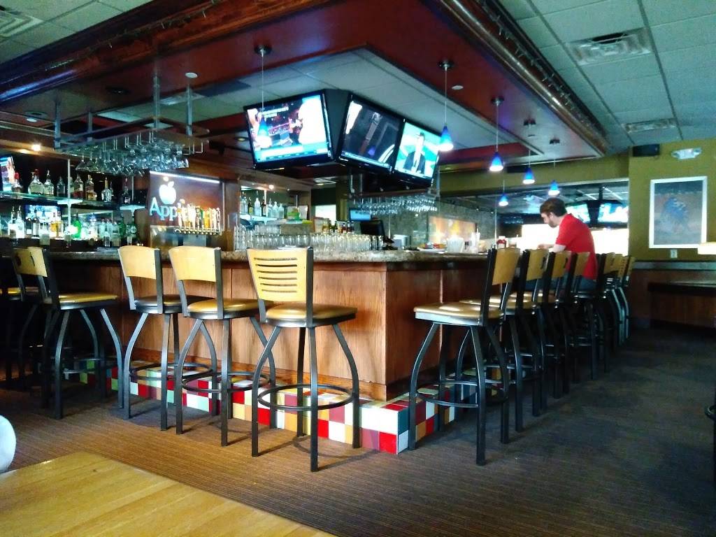 Applebees Grill + Bar | restaurant | 2 Executive Blvd, Yonkers, NY 10701, USA | 9145950601 OR +1 914-595-0601