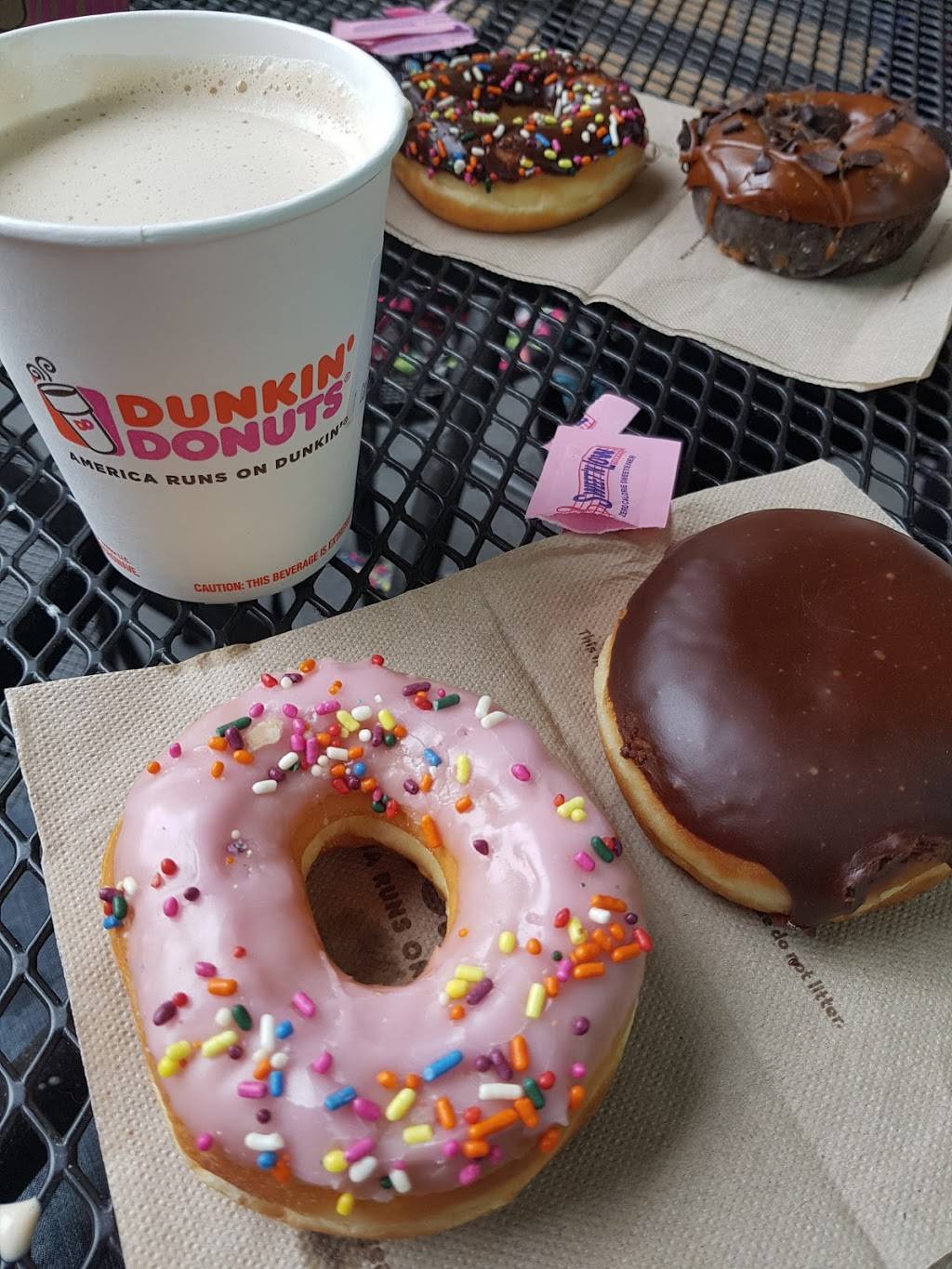Dunkin | cafe | 6201 Hollywood Blvd #130, Los Angeles, CA 90028, USA | 3235369220 OR +1 323-536-9220