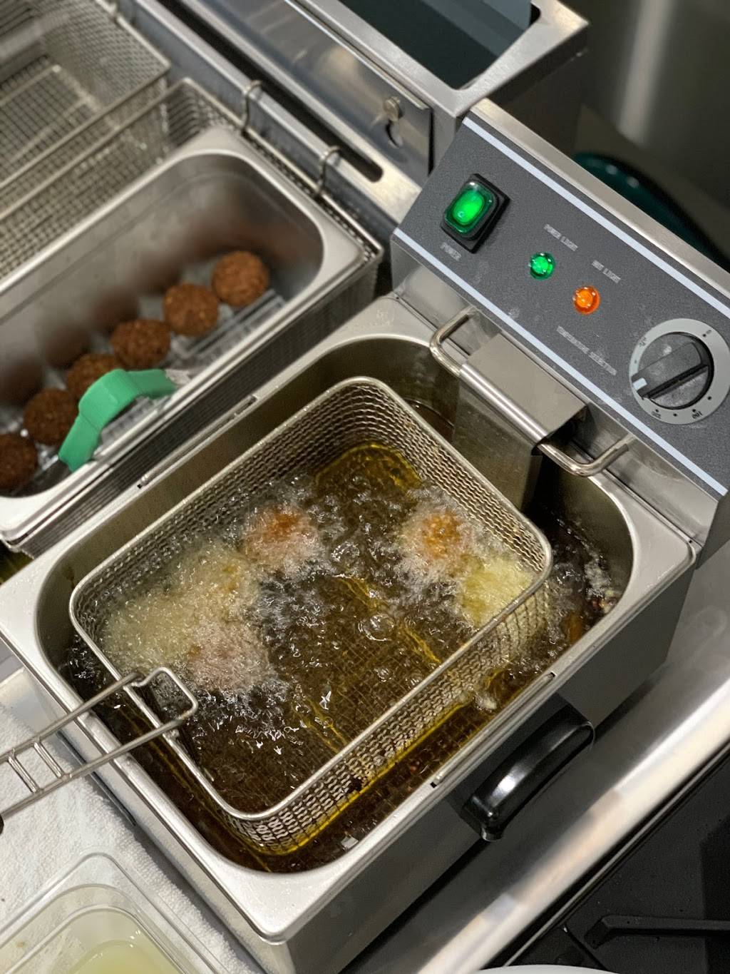 The Charcoal Restaurant | restaurant | 2805 N Hurstbourne Pkwy #100, Louisville, KY 40223, USA | 5027498888 OR +1 502-749-8888