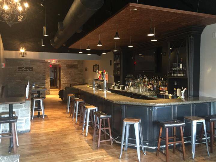 Blue Tin Martini Lounge | restaurant | 312 Liberty St, Morris, IL 60450, USA | 8155133942 OR +1 815-513-3942