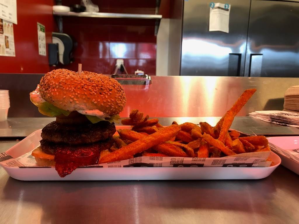 Hero Certified Burgers | restaurant | 511 Maple Grove Dr Unit 31, Oakville, ON L6J 6X8, Canada | 9058151919 OR +1 905-815-1919