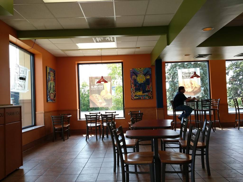 Taco Bell | meal takeaway | 112 N Chicago Ave, South Milwaukee, WI 53172, USA | 4147640362 OR +1 414-764-0362