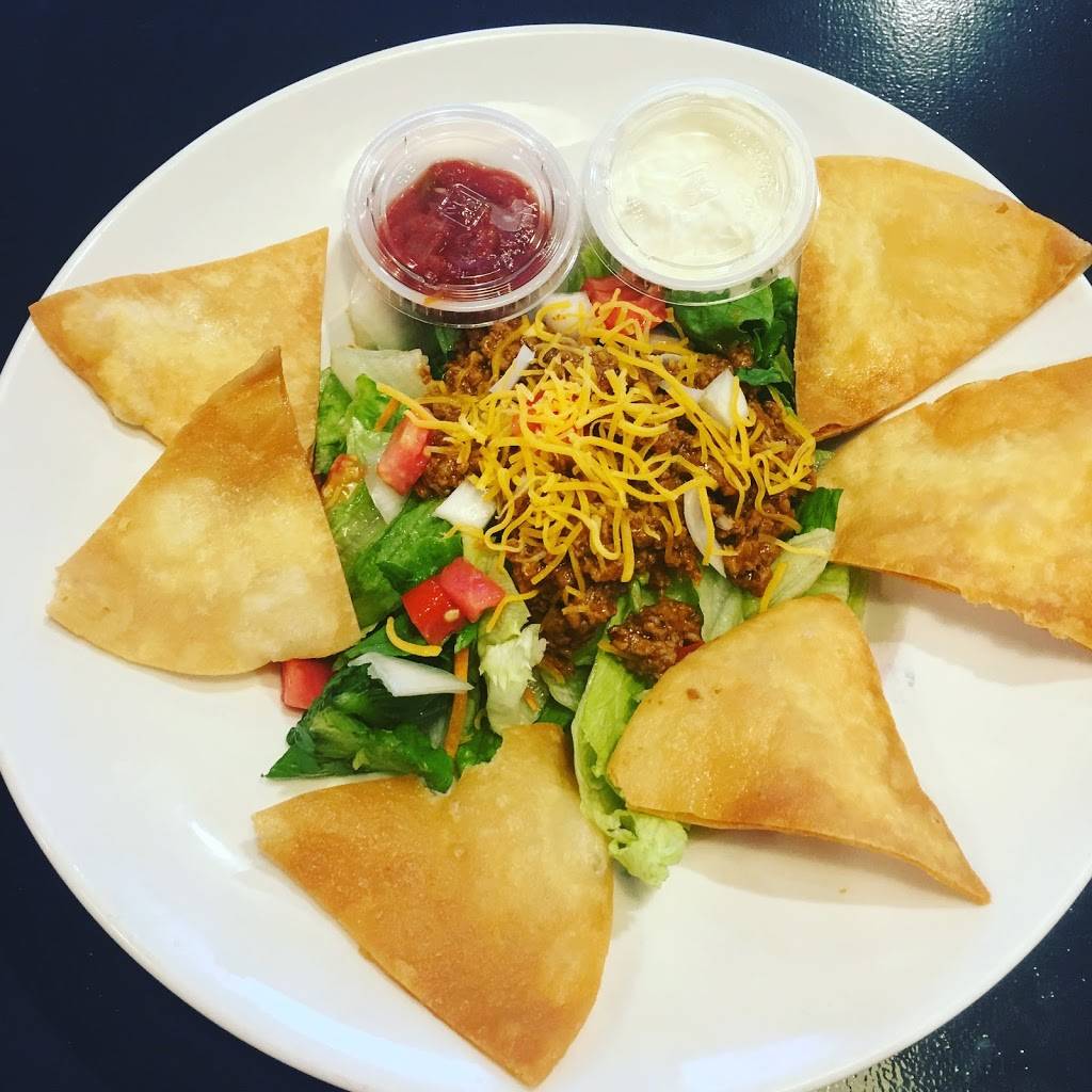 Hanks Family Diner | restaurant | 17 N Park St, Hohenwald, TN 38462, USA | 9312953463 OR +1 931-295-3463