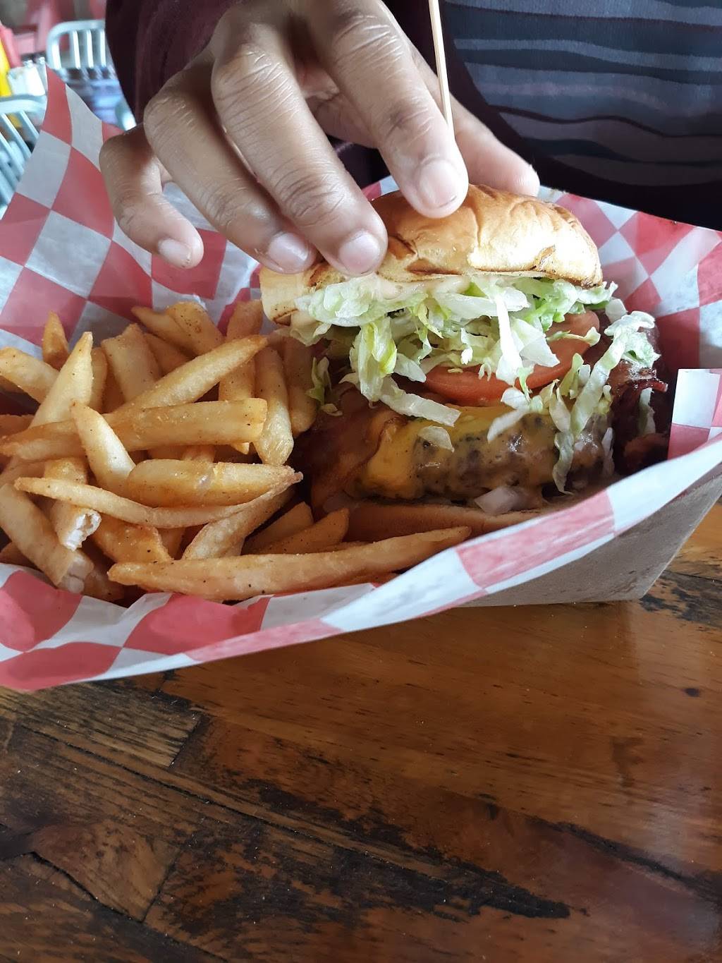 Preslees | restaurant | 1430 W 19th St, Houston, TX 77008, USA | 7133606439 OR +1 713-360-6439