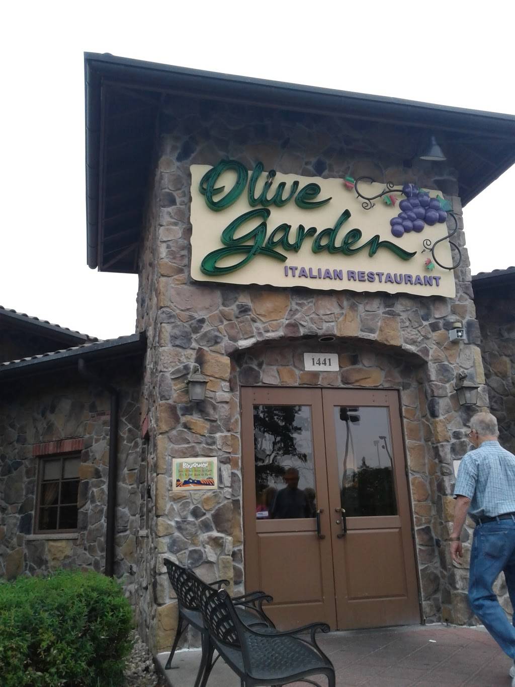 Olive Garden Italian Restaurant | meal takeaway | 1441 New Britain Ave, West Hartford, CT 06110, USA | 8605219049 OR +1 860-521-9049
