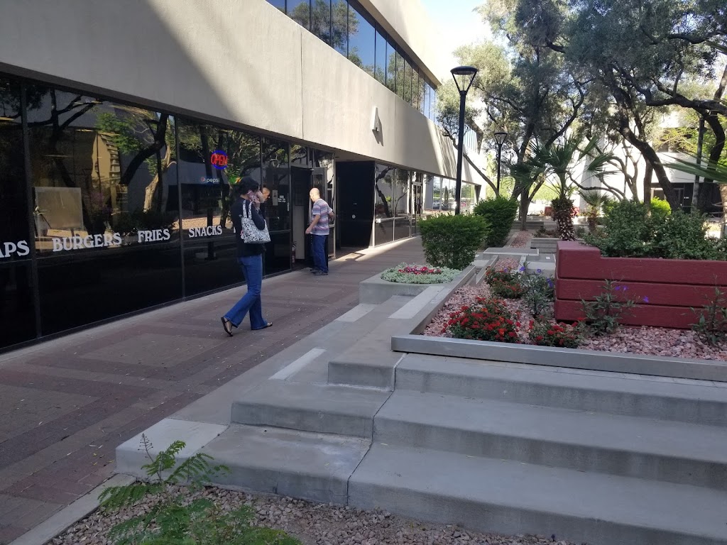 Plaza Cafe & Grill | cafe | 4041 N Central Ave, Phoenix, AZ 85012, USA | 6022653455 OR +1 602-265-3455