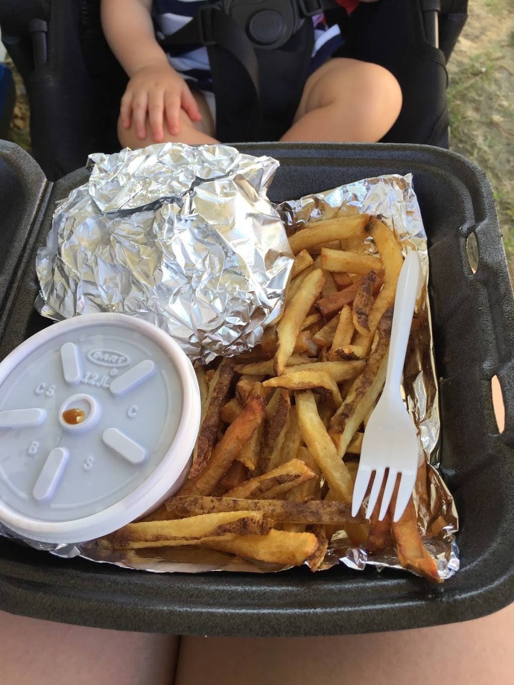 Smokeys | restaurant | 6527 Maddox Blvd, Chincoteague, VA 23336, USA | 7573366425 OR +1 757-336-6425