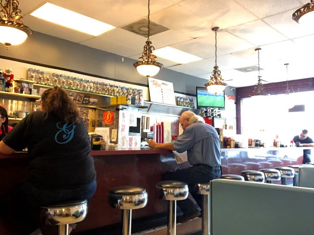 Grandmas Diner | restaurant | 227 W Washington St, Charles Town, WV 25414, USA | 3047249960 OR +1 304-724-9960