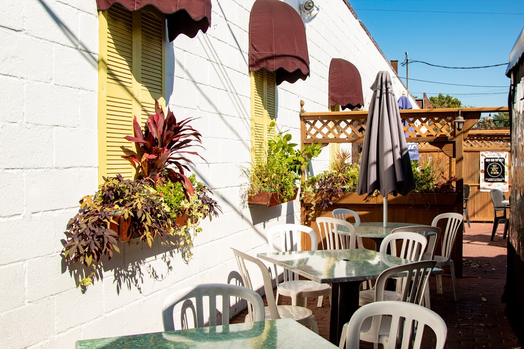 Around the Corner Saloon & Cafe | restaurant | 18616 Detroit Ave, Lakewood, OH 44107, USA | 2165214413 OR +1 216-521-4413