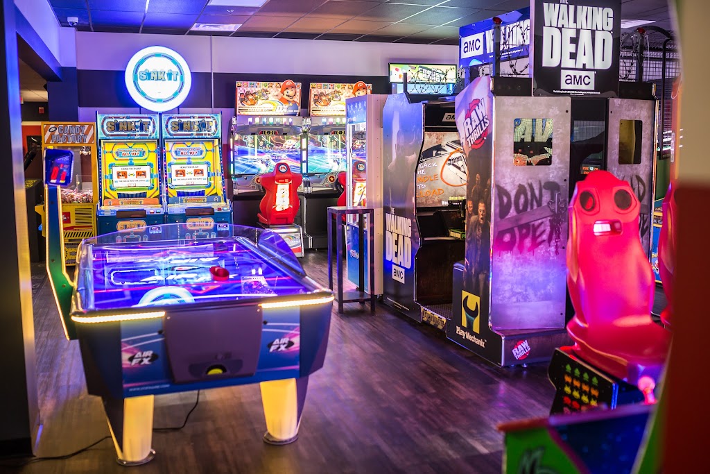 AMF Chicopee Lanes | restaurant | 291 Burnett Rd, Chicopee, MA 01020, USA | 4135929161 OR +1 413-592-9161