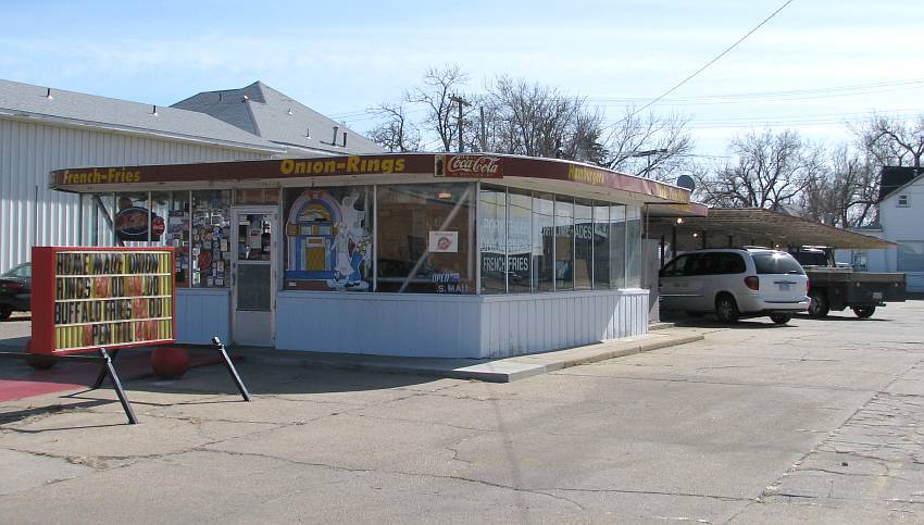 R-B Drive In | restaurant | 201 E Ave A #7452, Hutchinson, KS 67501, USA | 6206629713 OR +1 620-662-9713