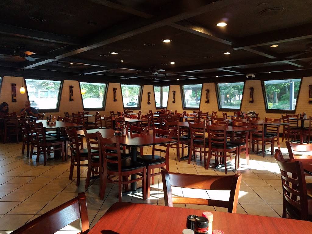 Christophers Steakhouse & Seafood | restaurant | 703 E Broad St, Elizabethtown, NC 28337, USA | 9102476206 OR +1 910-247-6206