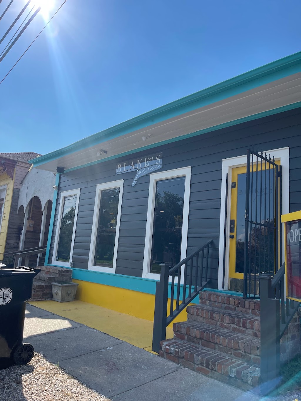 Blake’s Place | restaurant | 724 Dublin St, New Orleans, LA 70118, USA | 5043541352 OR +1 504-354-1352