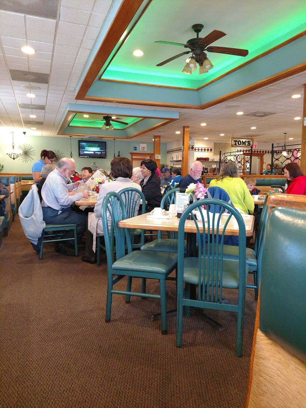 Toms Restaurant | restaurant | 894 Burnham Ave, Calumet City, IL 60409, USA | 7088682600 OR +1 708-868-2600