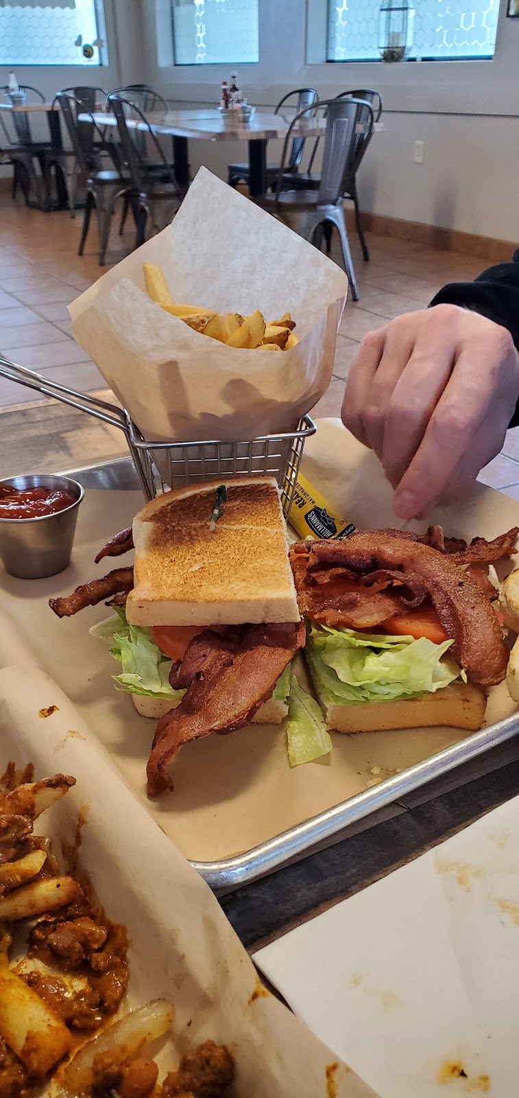 The Hive Restaurant | restaurant | 28534 Los Angeles Ave, Wellton, AZ 85356, USA | 9287854805 OR +1 928-785-4805