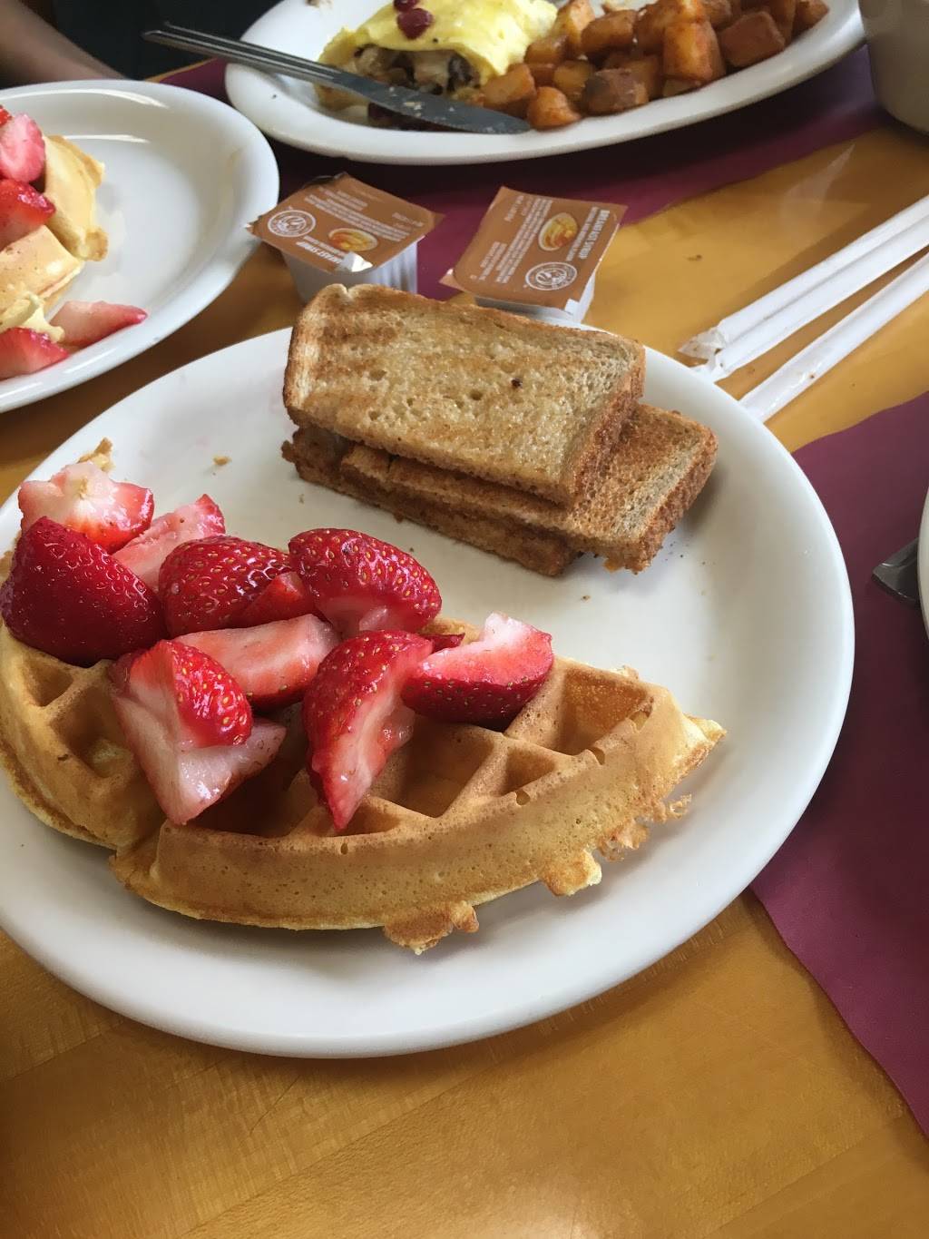 Vics Waffle House | restaurant | 283 Old Main St, Tewksbury, MA 01876, USA | 9786409610 OR +1 978-640-9610