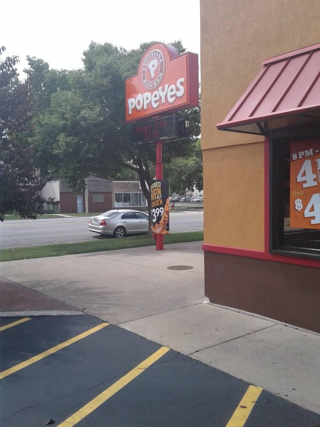 Popeyes Chicken | restaurant | 610 Madison St, Oak Park, IL 60302, USA | 7085241022 OR +1 708-524-1022