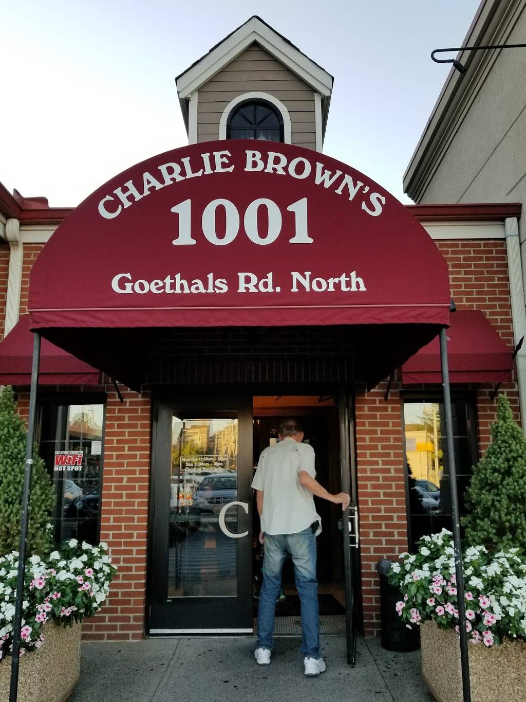 Charlie Browns Fresh Grill | restaurant | 1001 Goethals Rd N, Staten Island, NY 10303, USA | 7184940197 OR +1 718-494-0197