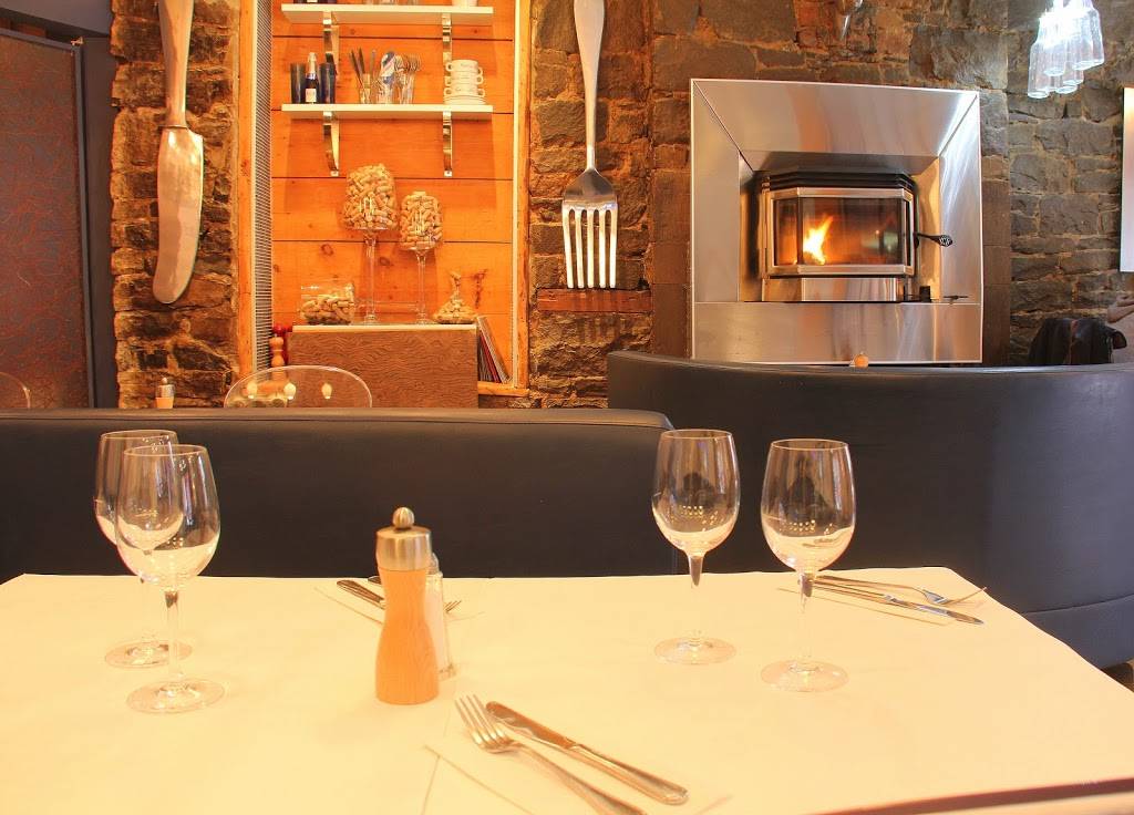 Bistro Sous le Fort | restaurant | 48 Rue Sous le Fort, Québec, QC G1K 4G9, Canada | 4186940852 OR +1 418-694-0852