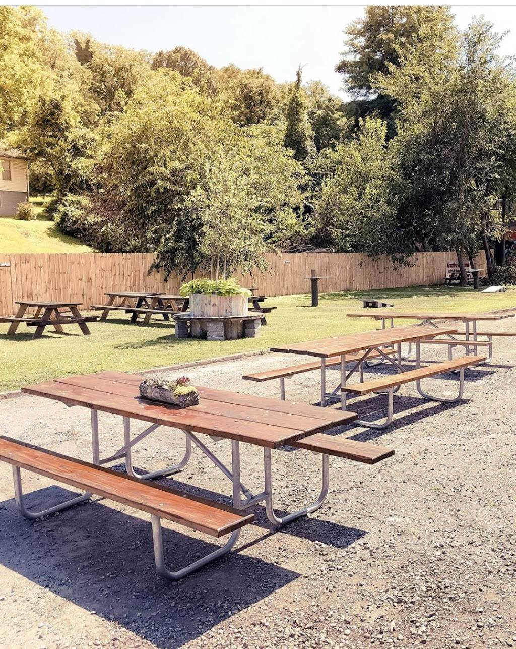 SouthSide Garage | restaurant | 1014 Sevier Ave, Knoxville, TN 37920, USA | 8652302188 OR +1 865-230-2188