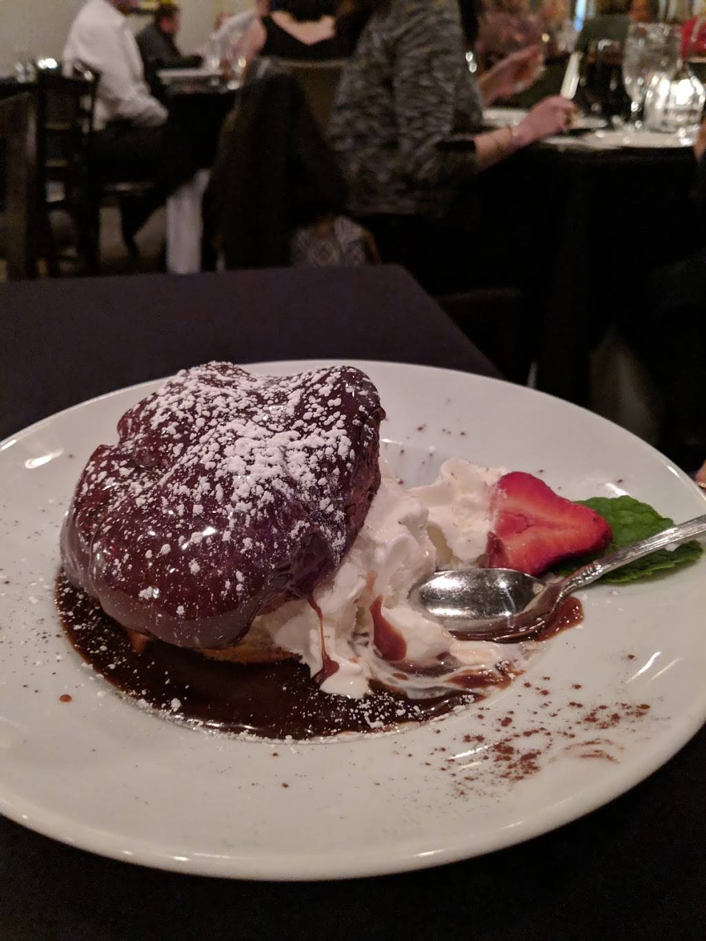 Giovannis | restaurant | 330 Oakwood Blvd, Detroit, MI 48217, USA | 3138410122 OR +1 313-841-0122