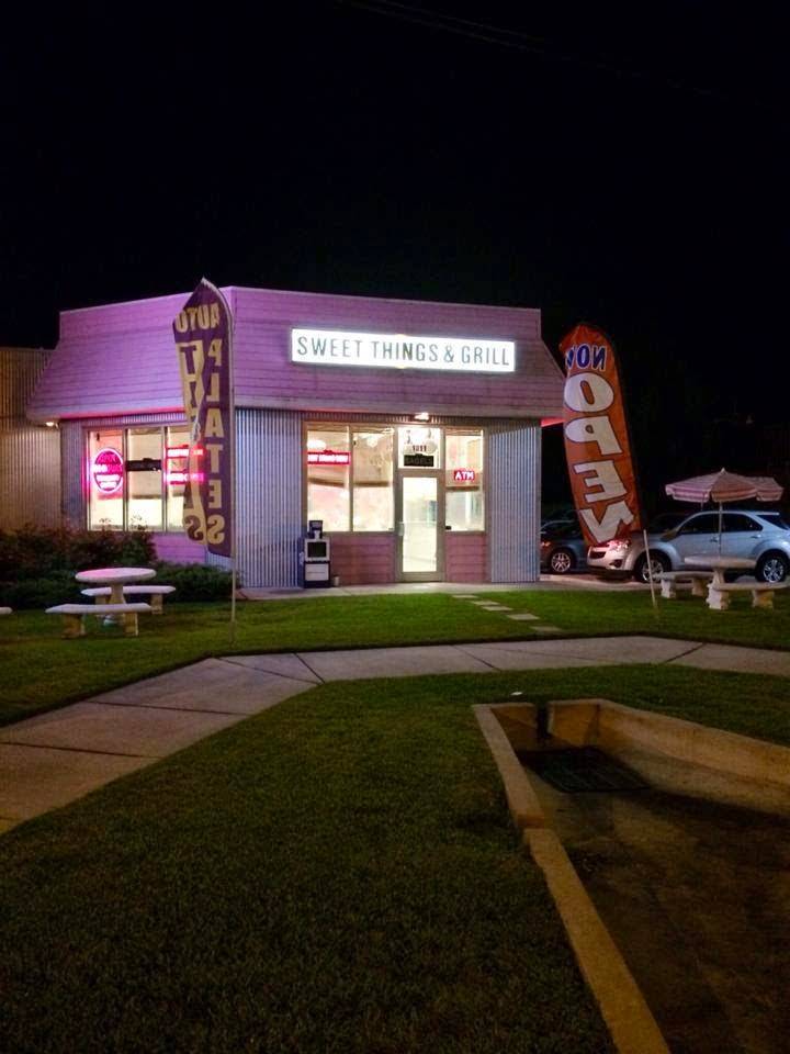 Sweet Things & Grill | restaurant | 1011 Veterans Memorial Blvd, Metairie, LA 70005, USA | 5048341845 OR +1 504-834-1845