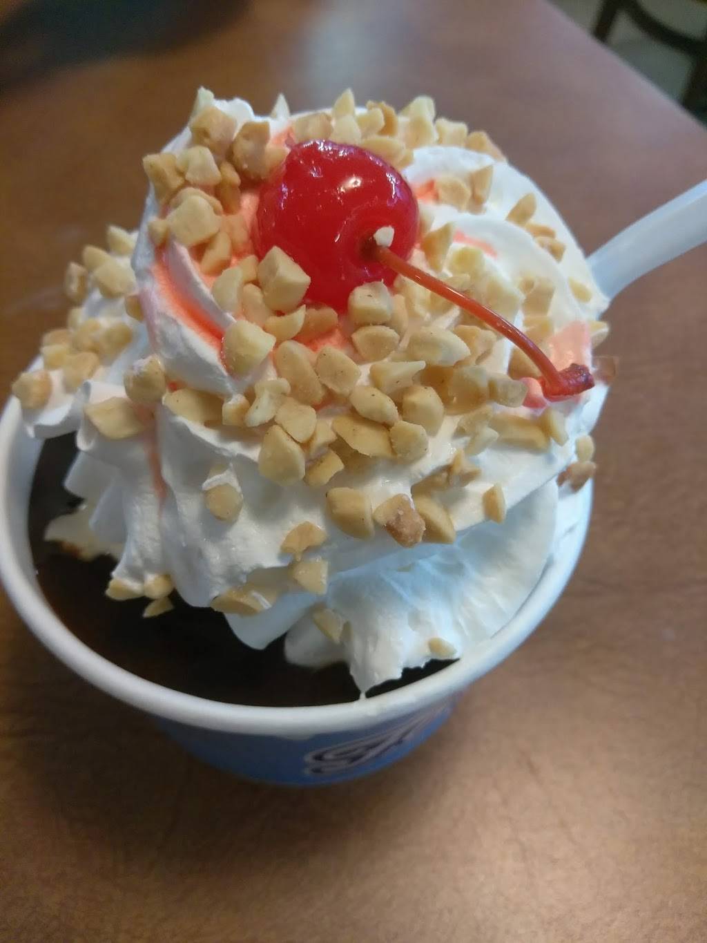 Fosters Freeze | restaurant | 418 W Foothill Blvd, Glendora, CA 91740, USA | 6263359413 OR +1 626-335-9413