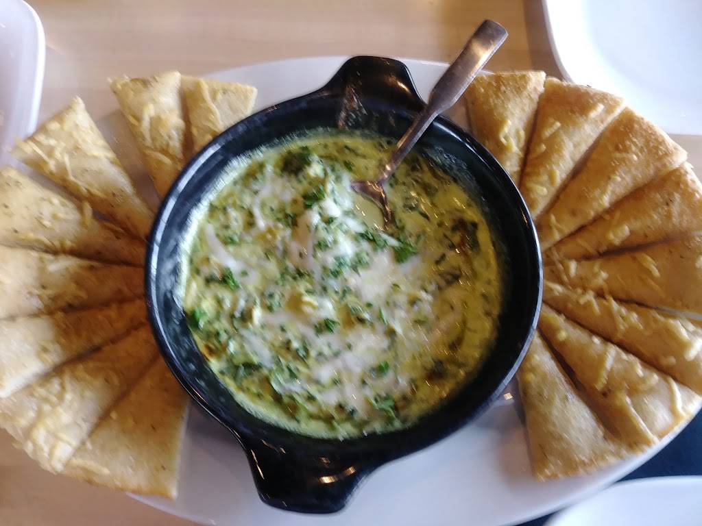 Bostons Restaurant & Sports Bar | restaurant | 3301 Centre Blvd, Lansing, MI 48912, USA | 5174892200 OR +1 517-489-2200