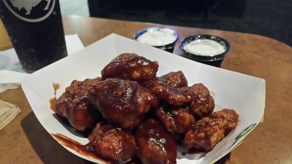 Buffalo Wild Wings | restaurant | 15888 South La Grange Road, Orland Park, IL 60462, USA | 7083649464 OR +1 708-364-9464