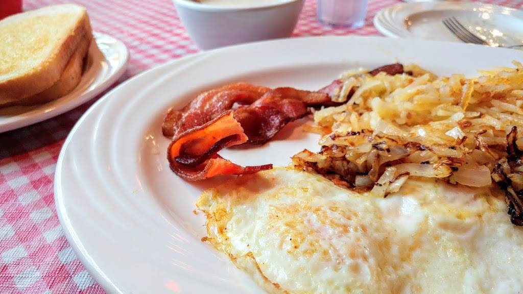 Carriage House Family Restaurant | restaurant | 1537 N Glenstone Ave, Springfield, MO 65803, USA | 4177204487 OR +1 417-720-4487