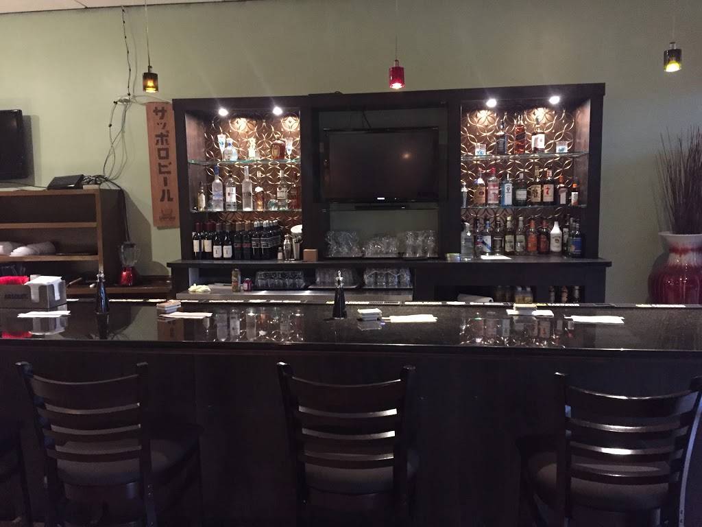 Kenkou Sushi Bar & Fusion | restaurant | 43 S Sutton Rd, Streamwood, IL 60107, USA | 6304830289 OR +1 630-483-0289