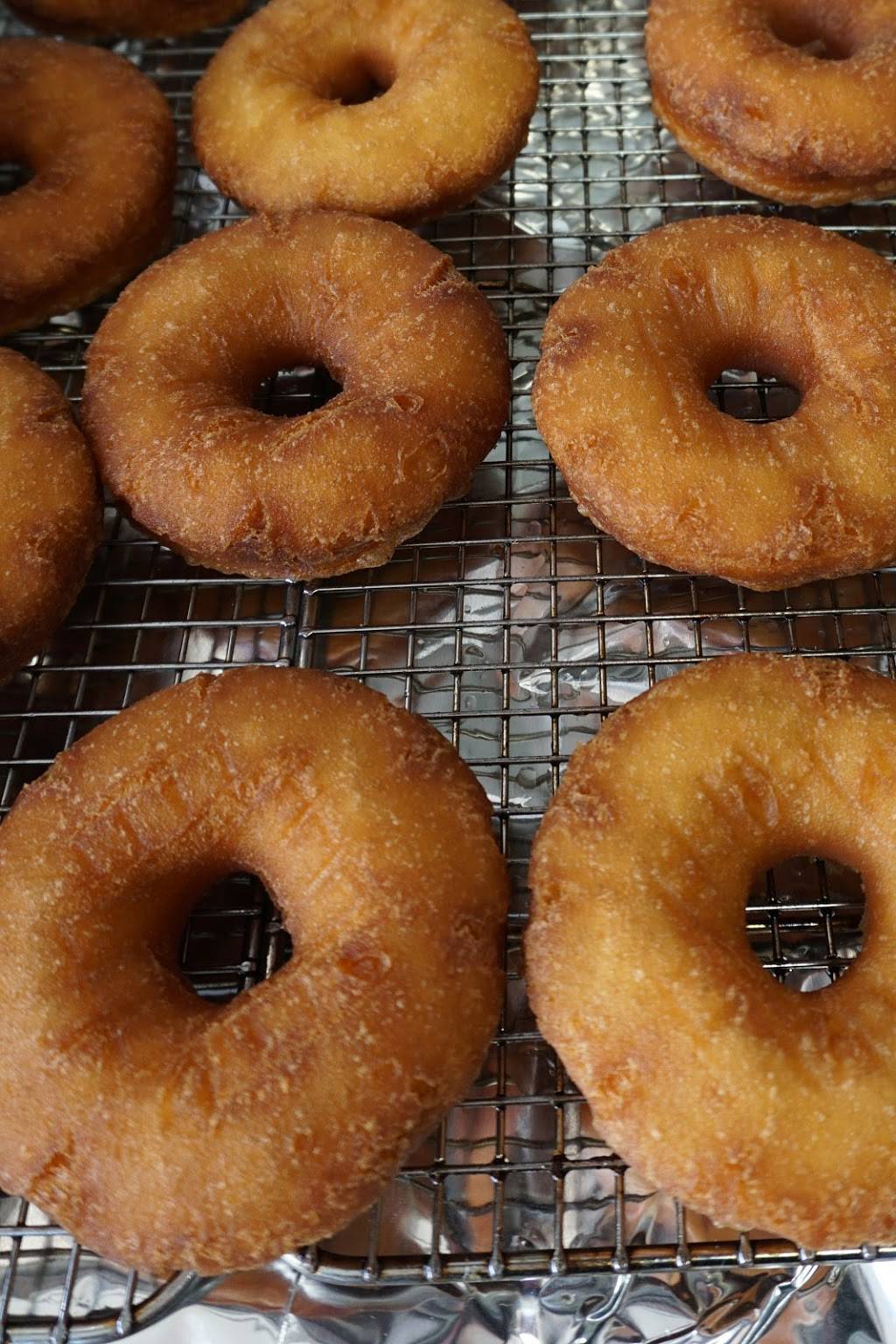 Smoke & Donuts BBQ | restaurant | 609 Irvington Ave, Orlando, FL 32803, USA | 4074761591 OR +1 407-476-1591