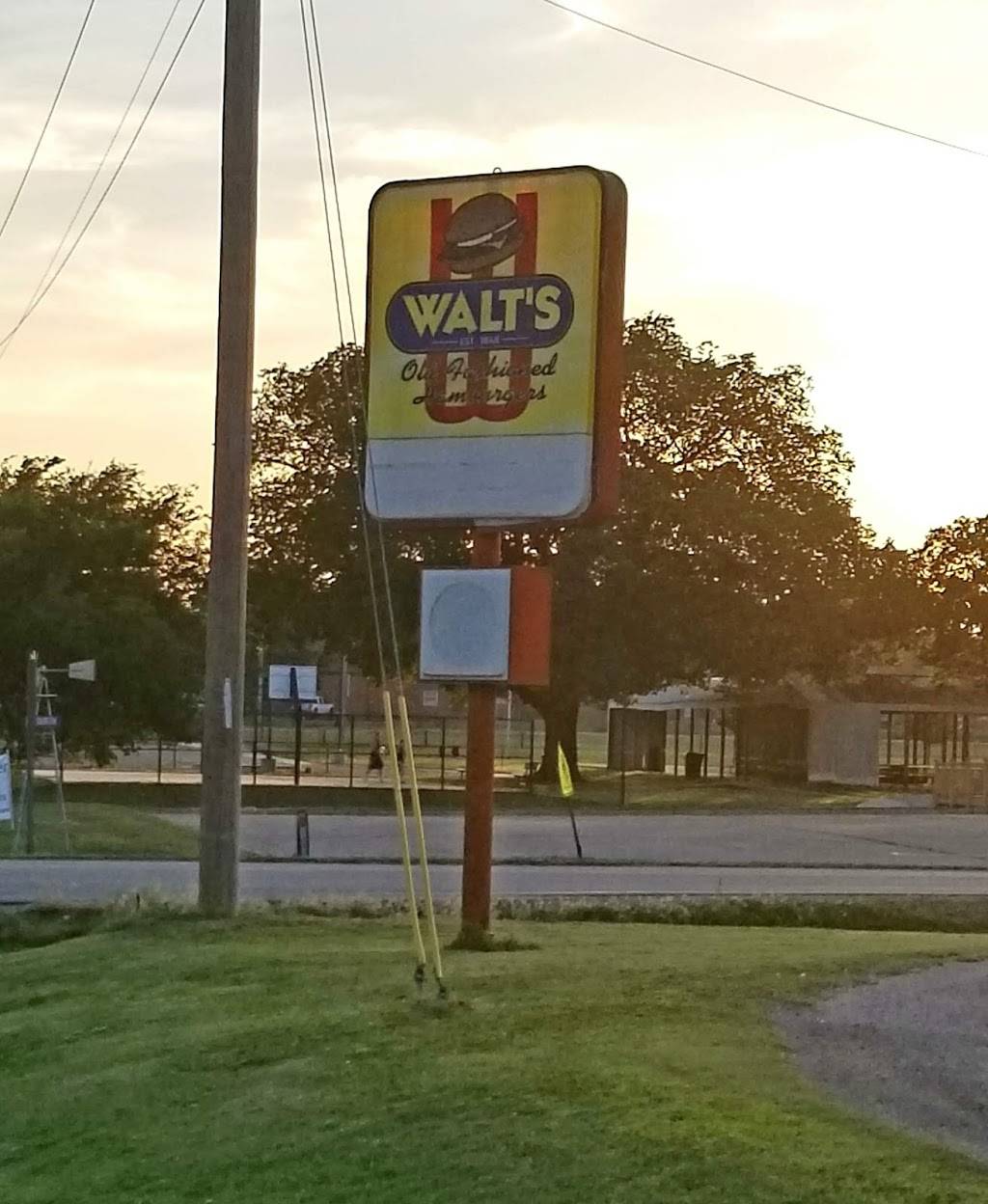 Walts Restaurant | restaurant | 800 Ross Ave, Clearwater, KS 67026, USA | 6205842727 OR +1 620-584-2727
