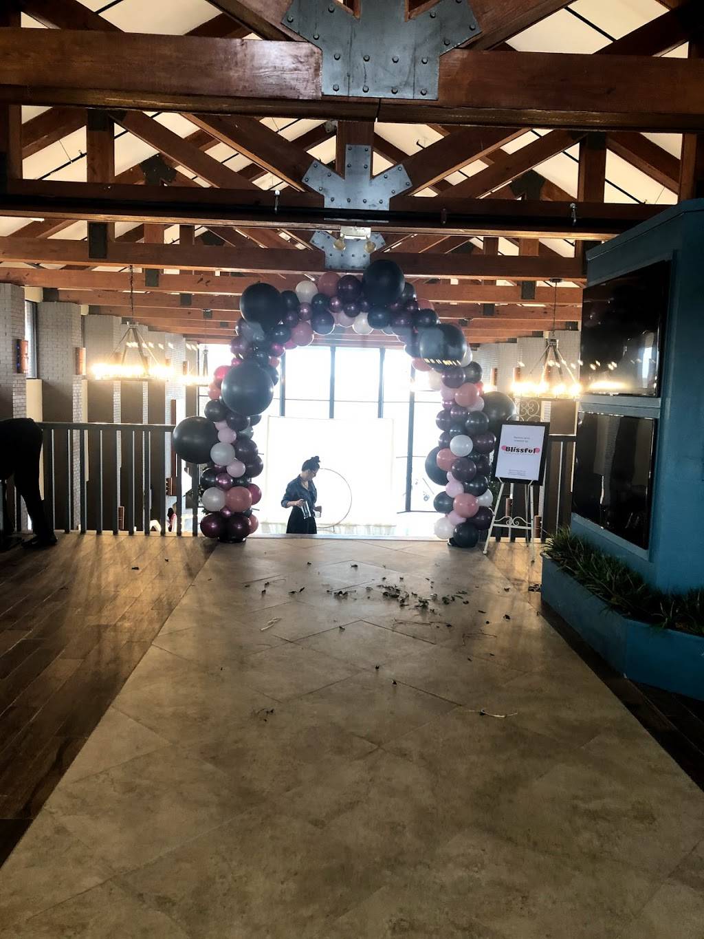 Mirage At Lake Conroe | restaurant | Event Venue, 7041 Kingston Cove Ln, Willis, TX 77318, USA | 8322213922 OR +1 832-221-3922