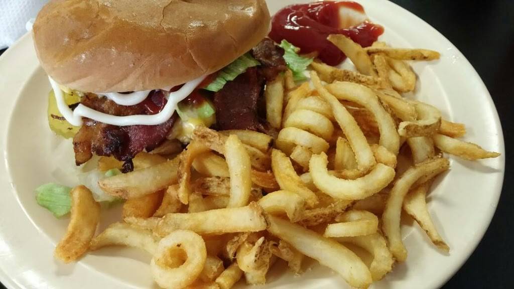 Charleys Grill | cafe | 225 S Wood St, Neosho, MO 64850, USA | 4174517319 OR +1 417-451-7319