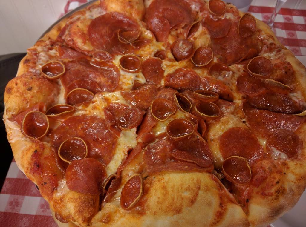 Gios Pizza | restaurant | 2700 Yulupa Ave #5, Santa Rosa, CA 95405, USA | 7075422797 OR +1 707-542-2797