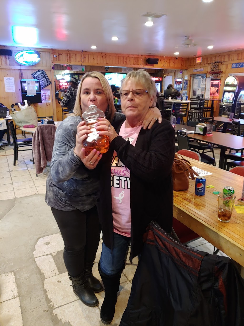 Misfits Pub and Grub | restaurant | 607 SE 30th St, Des Moines, IA 50317, USA | 5157772454 OR +1 515-777-2454