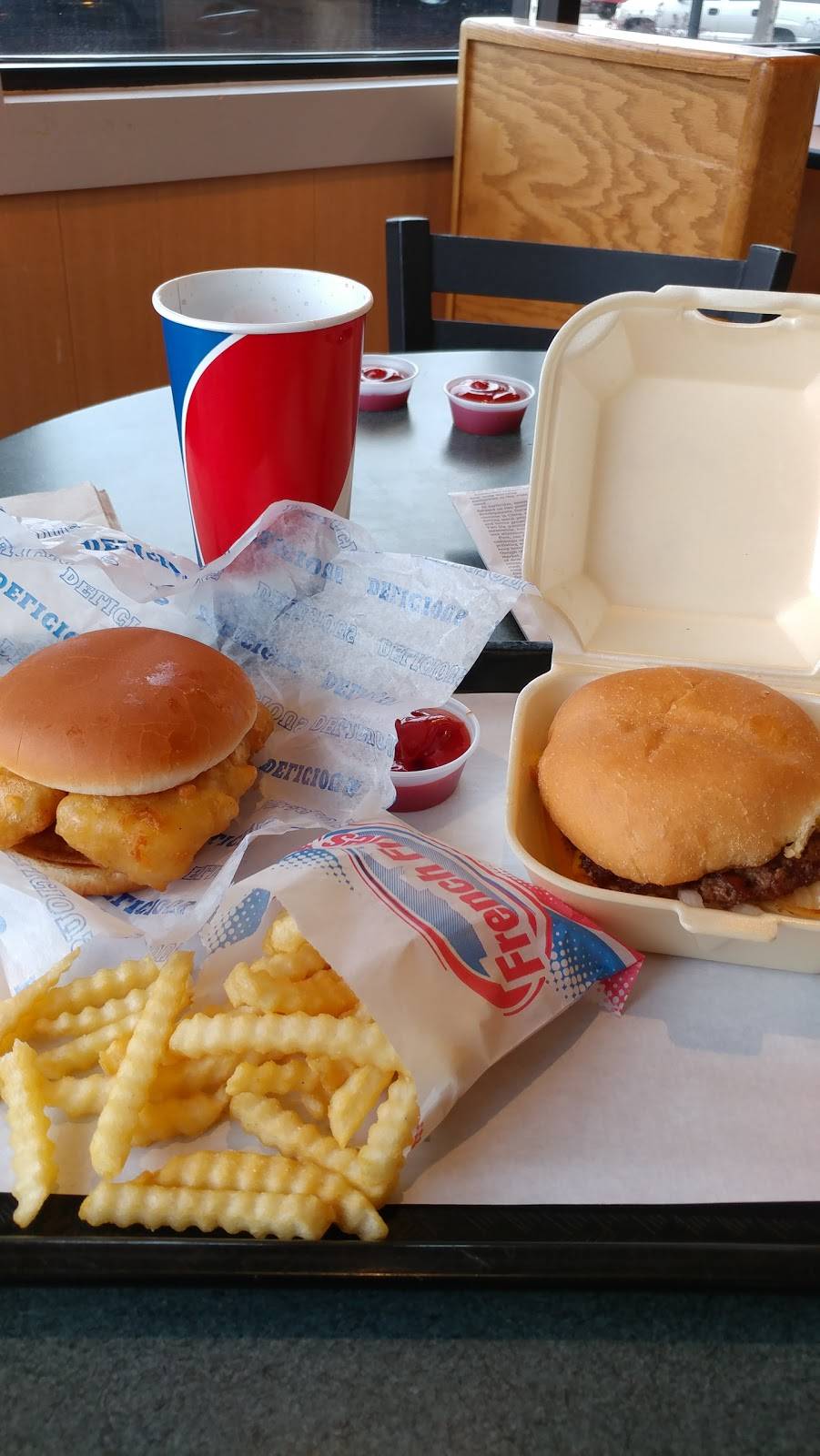 Tuckers Hamburgers | restaurant | 444 W Johnson St, Fond du Lac, WI 54935, USA | 9209221200 OR +1 920-922-1200