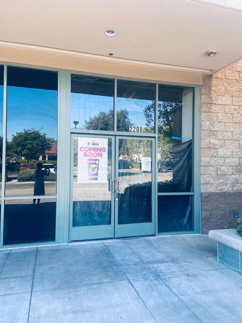 Robeks Fresh Juices & Smoothies | restaurant | 2208 Foothill Blvd, La Verne, CA 91750, USA | 8888888888 OR +1 888-888-8888