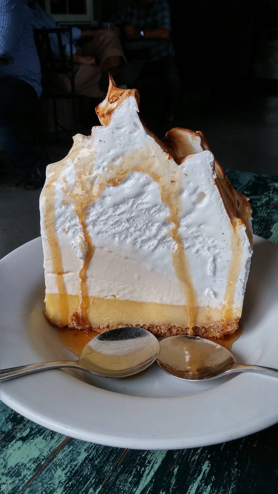 Four Dogs Tavern | restaurant | 1300 W Strasburg Rd, West Chester, PA 19382, USA | 6106924367 OR +1 610-692-4367