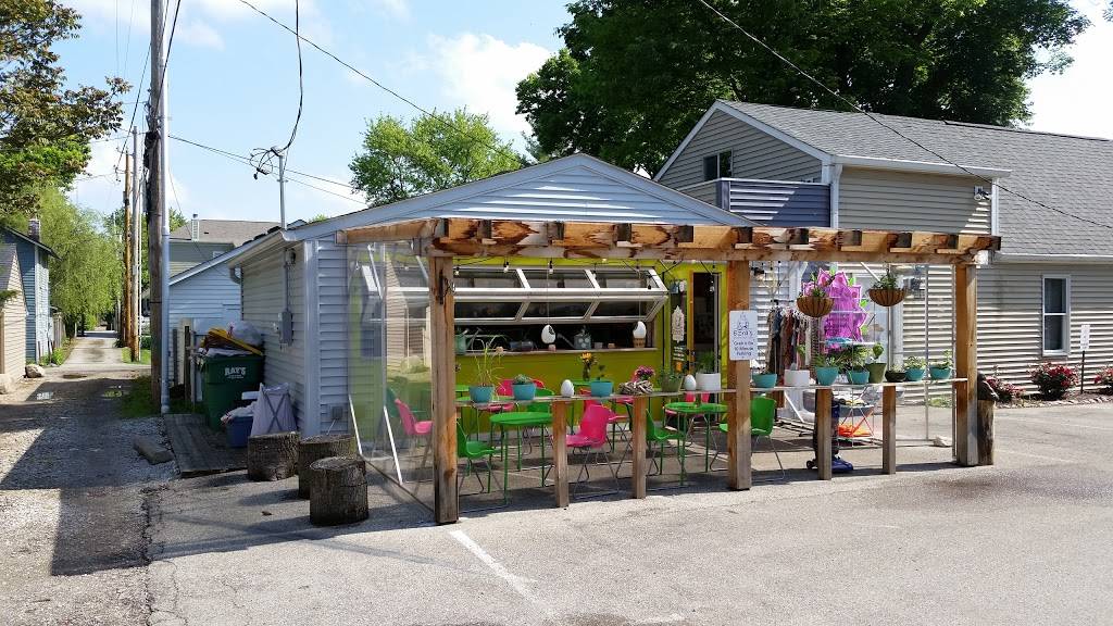 Ezras Enlightened Cafe | restaurant | 6516 Ferguson St, Indianapolis, IN 46220, USA | 3172553972 OR +1 317-255-3972